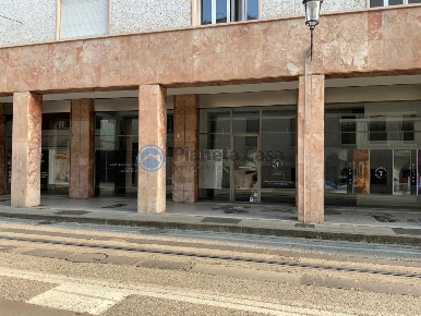 Foto Negozio in Riviera Ponti Romani, Padova Santa Sofia - Altinate