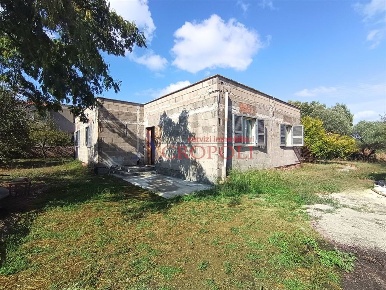 Foto Villa unifamiliare a Roma di 145 m² con 4 locali in vendita