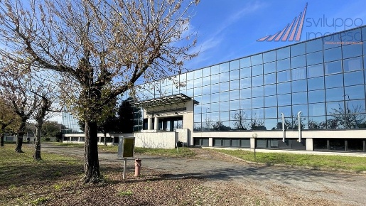 Foto Negozio in viale dell'Industria, Paderno Dugnano Confini con Cusano