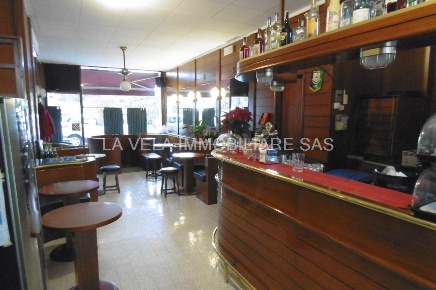 Foto Negozio a Desenzano del Garda di 55 m² con 1 locali in vendita