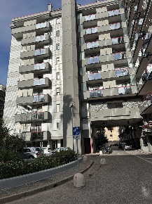 Foto Appartamento a Bari di 310 m² con 16 locali in vendita