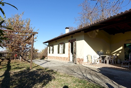 Foto Casa indipendente in Regione Boschi, Canelli di 83 m² con 4 locali
