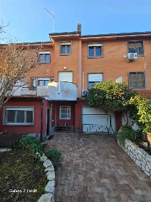 Foto Villa a schiera in -, Roma Axa di 185 m² con 6 locali in affitto