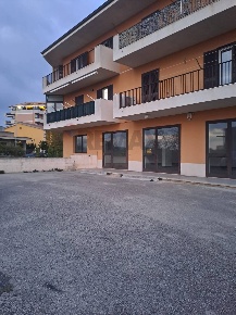 Foto Locale commerciale in Via Sacro Cuore, Modica Modica Sorda di 120 m²