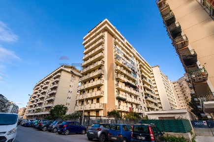 Foto Appartamento in Via Alessandro Telesino, Palermo di 106 m² in vendita