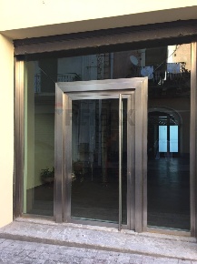 Foto Locale commerciale in Corso Umberto, Giardini-Naxos Centro di 140 m²