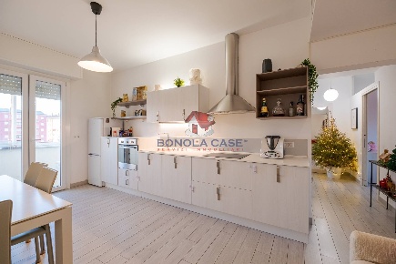 Foto Appartamento in Via Appennini, Milano Gallaratese di 100 m² in vendita
