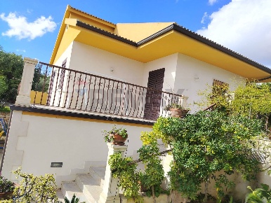 Foto Villa unifamiliare in C.da Trippatore, Scicli di 255 m² con 7 locali