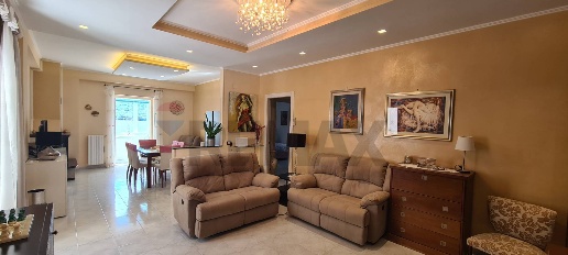 Foto Appartamento in Via Salvatore Quasimodo, Vieste Centro di 111 m²