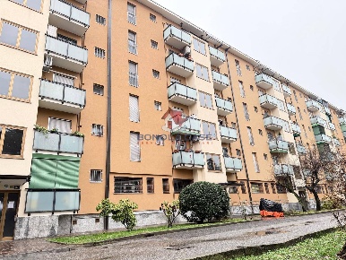 Foto Appartamento in Via Ugo Betti, Milano Gallaratese di 87 m² in vendita
