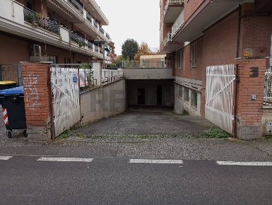 Foto Box in Via Giovanni Prati, Marino Santa Maria delle Mole di 15 m²