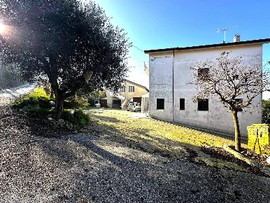 Foto Casa indipendente in BORE DI TENNA, Fermo di 400 m² con 10 locali