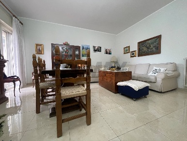 Foto Appartamento in Via Giovanni Modugno, Bari Poggiofranco di 160 m²