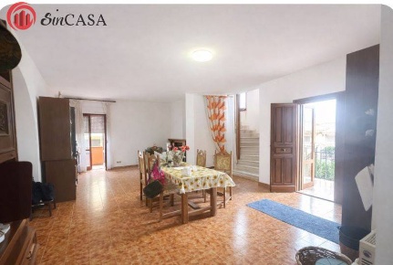 Foto Villa unifamiliare a Fiumicino di 350 m² con 7 locali in vendita