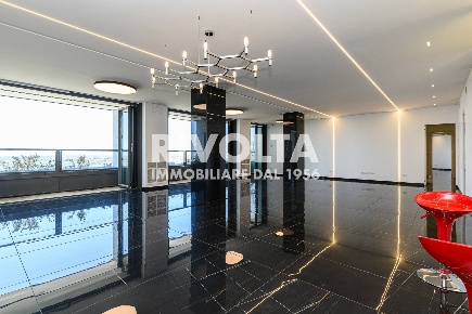 Foto Attico in Viale Giorgio Ribotta, Roma Torrino di 350 m² con 5 locali