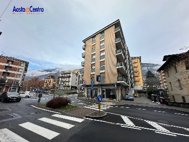 Foto Box in Via Saint Martin de Corléans, Aosta Centro di 16 m² in vendita