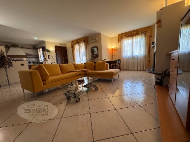 Foto Appartamento a Formigine Centro di 216 m² con 6 locali in vendita