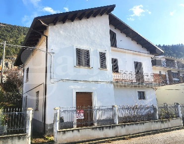 Foto Casa indipendente in Via MONTE CARMELO 6, Pescina Venere di 155 m²