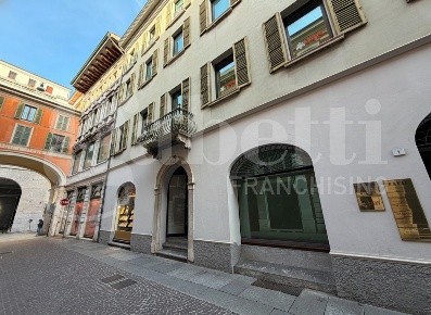 Foto Negozio in Via Trieste 1, Brescia Magenta - Arnaldo di 100 m²
