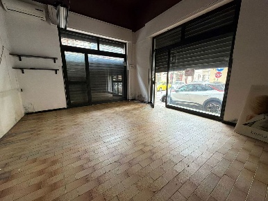 Foto Negozio in Via Carducci snc, Cassino Centro di 37 m² con 1 locali