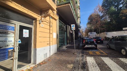 Foto Negozio in via Domenico Cimarosa, Napoli Vomero di 145 m² con 3 locali