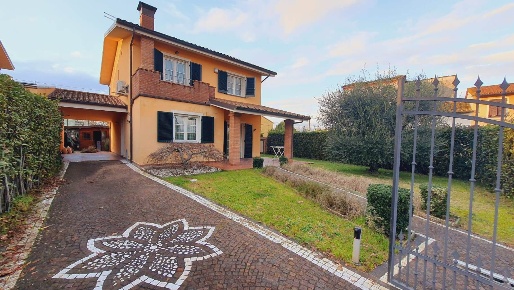 Foto Villa unifamiliare in via dei leri, Capannori Lammari - Lunata