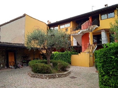 Foto Appartamento a Desenzano del Garda Entroterra di 121 m² con 3 locali