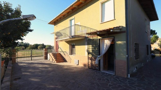Foto Casa indipendente a Montepulciano di 211 m² con 9 locali in vendita