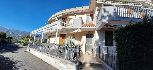 Foto Appartamento in Via Spiaggia 265, Mascali di 57 m² con 2 locali