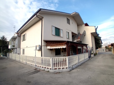 Foto Casa indipendente in via aterno 339, Chieti Brecciarola di 295 m²