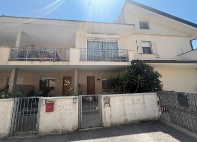 Foto Villa a schiera a Viareggio Bicchio - Varignano di 157 m² con 5 locali