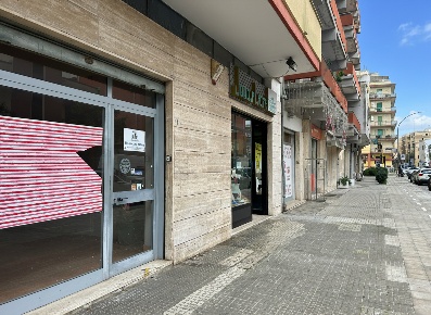 Foto Locale commerciale a Lecce Partigiani - Fondone di 79 m² con 2 locali