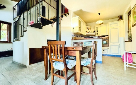 Foto Case semi ndipendenti a Pietrasanta di 70 m² con 3 locali in affitto