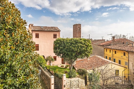 Foto Casa indipendente a Vicopisano Centro di 210 m² con 9 locali