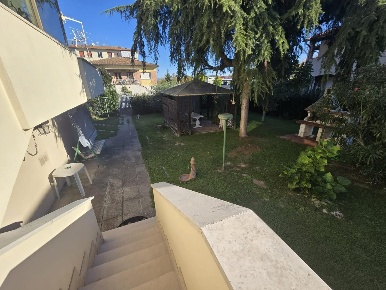Foto Appartamento a Calcinaia Fornacette di 115 m² con 5 locali in vendita