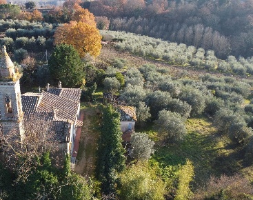 Foto Casale a Poggibonsi di 516 m² con 16 locali in vendita