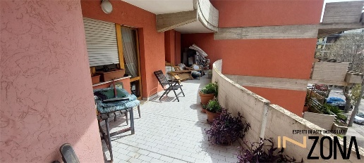 Foto Appartamento in Viale Giovanni Bovio, Teramo Centro di 120 m²