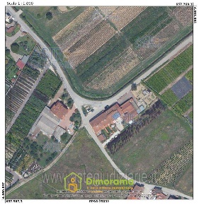 Foto Appartamento a Pistoia di 93 m² con 6 locali all'asta