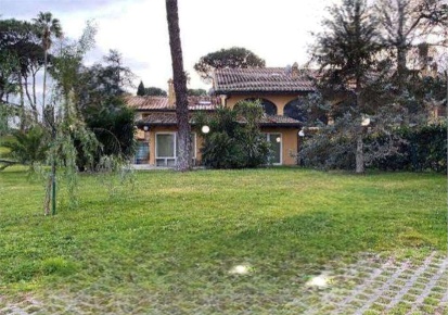 Foto Villa unifamiliare in Via Casali delle Cornacchiole, Roma di 588 m²