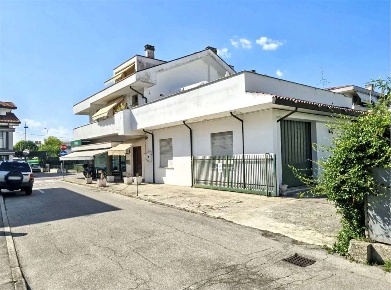 Foto Villa bifamiliare in Via G. Cardano, Abano Terme Centro di 198 m²