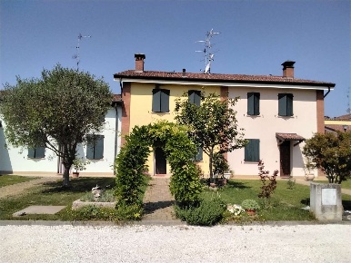 Foto Appartamento in Strada Pironda 92, Reggiolo di 157 m² con 6 locali