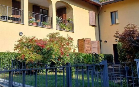 Foto Appartamento in Via Monte Grappa 3, Cabiate di 72 m² con 2 locali