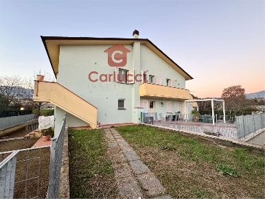 Foto Appartamento a Pescia di 82 m² con 4 locali in vendita