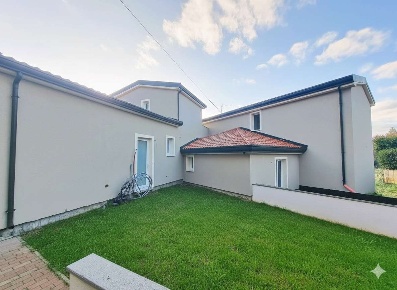 Foto Villa a schiera a Sarzana di 119 m² con 4 locali in vendita