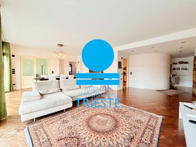 Foto Appartamento a Pesaro di 205 m² con 6 locali in vendita