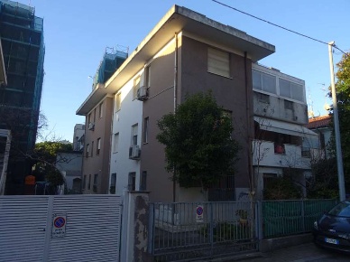 Foto Appartamento in Viale Cormons, Rimini Marina Centro di 90 m² all'asta