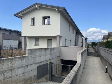 Foto Appartamento in Via Cappelletta 32, Sulbiate Centro di 131 m² all'asta
