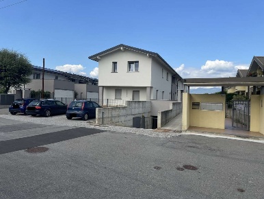 Foto Appartamento in Via Cappelletta 32, Sulbiate Centro di 77 m² all'asta