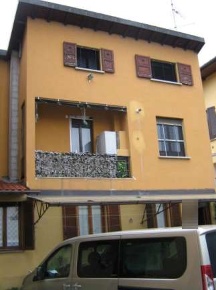 Foto Appartamento in Via Brugora, Erba Centro di 77 m² con 4 locali