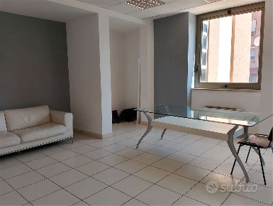Foto Ufficio in via Virgilio 1, Modena Due Ponti di 100 m² con 4 locali